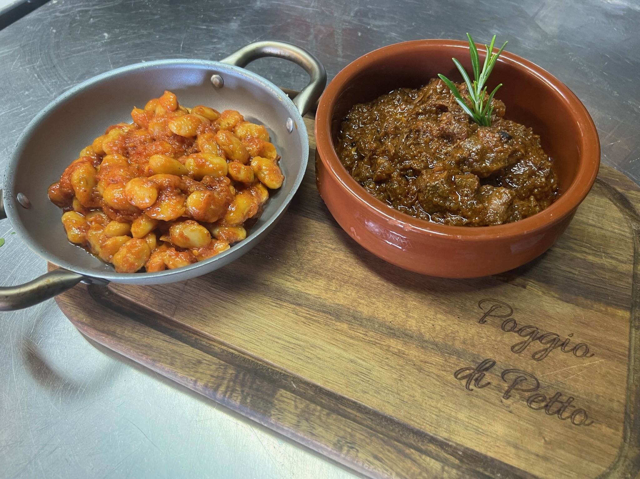 Primo piatto e cinghiale in umido